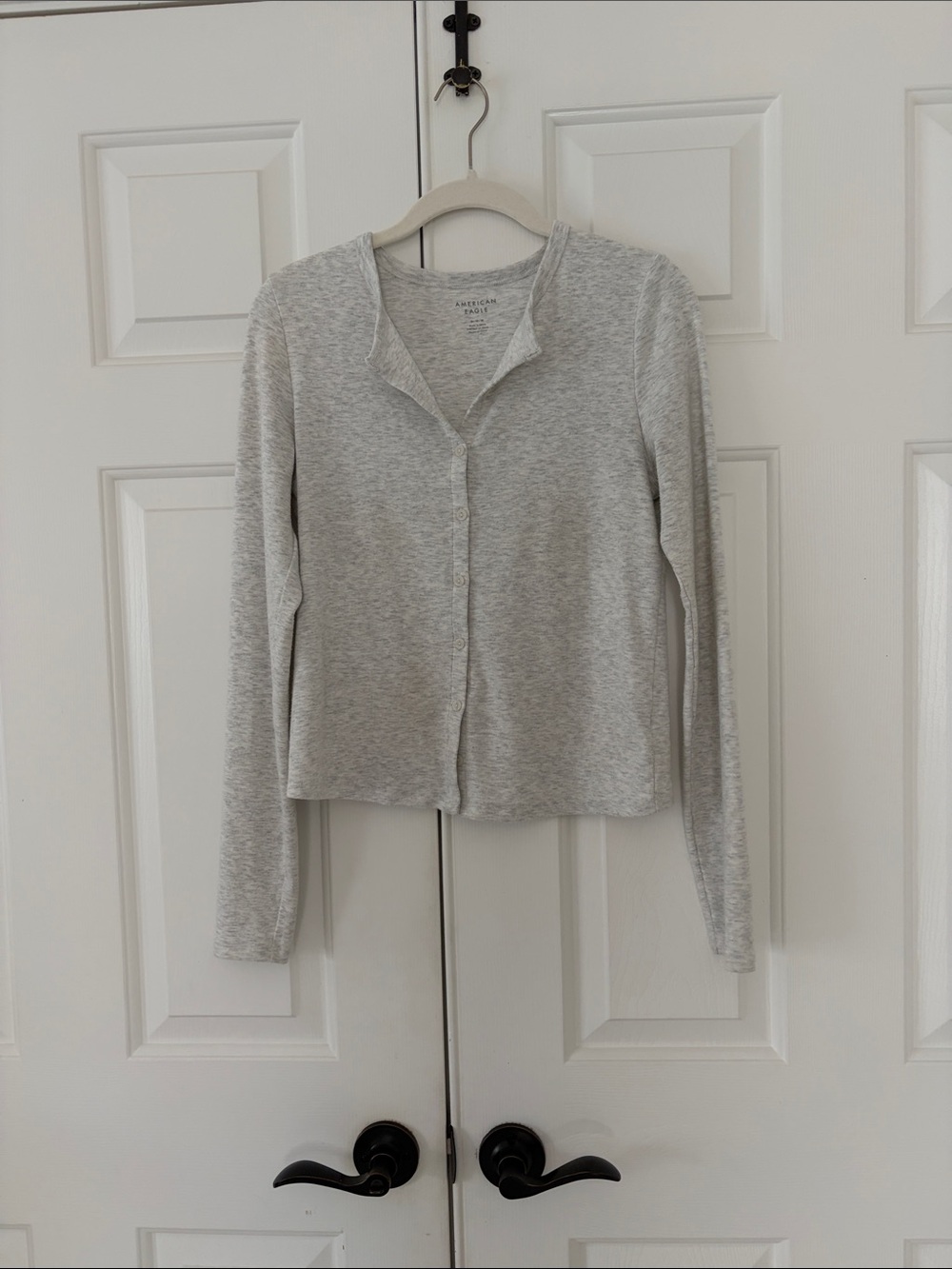 American Eagle Outfitters Light Gray Button-Front Long Sleeve Shirt